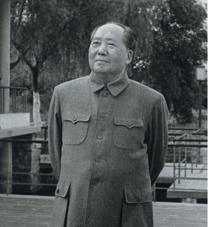 习近平背手站立照片曝光 网友惊呼“毛泽东再现”(组图)