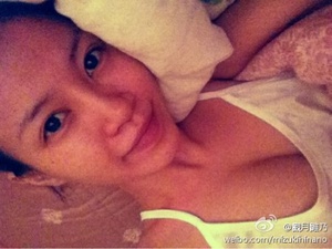 台湾籍AV女优观月雏乃发全裸自拍照 要性不要爱(组图)