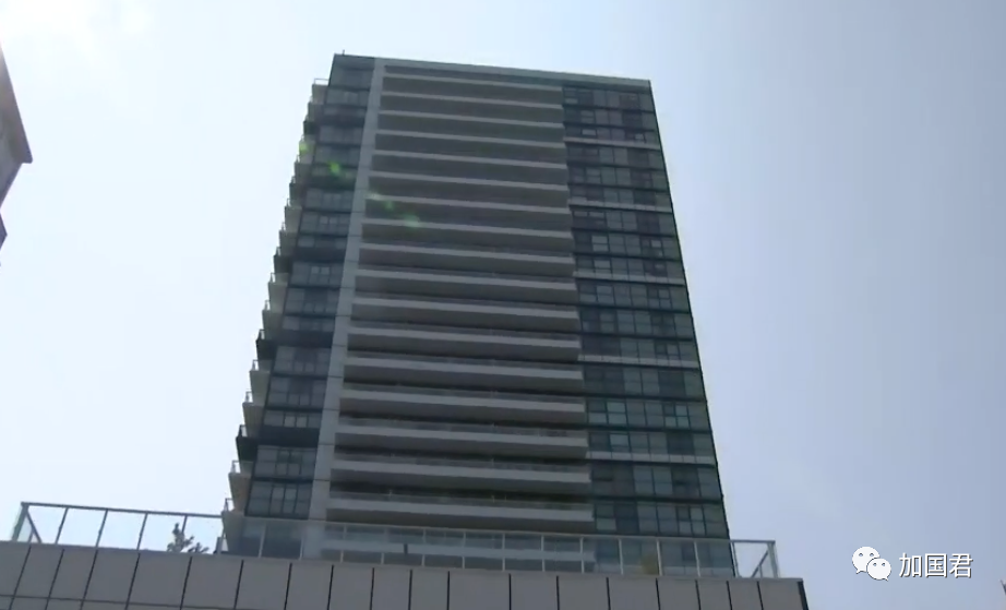 多伦多23岁金发女郎在公寓大楼被开枪打死！40岁男子更惨