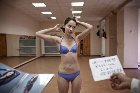 实拍：西伯利亚女模培训机构 当地美女集中营(组图)