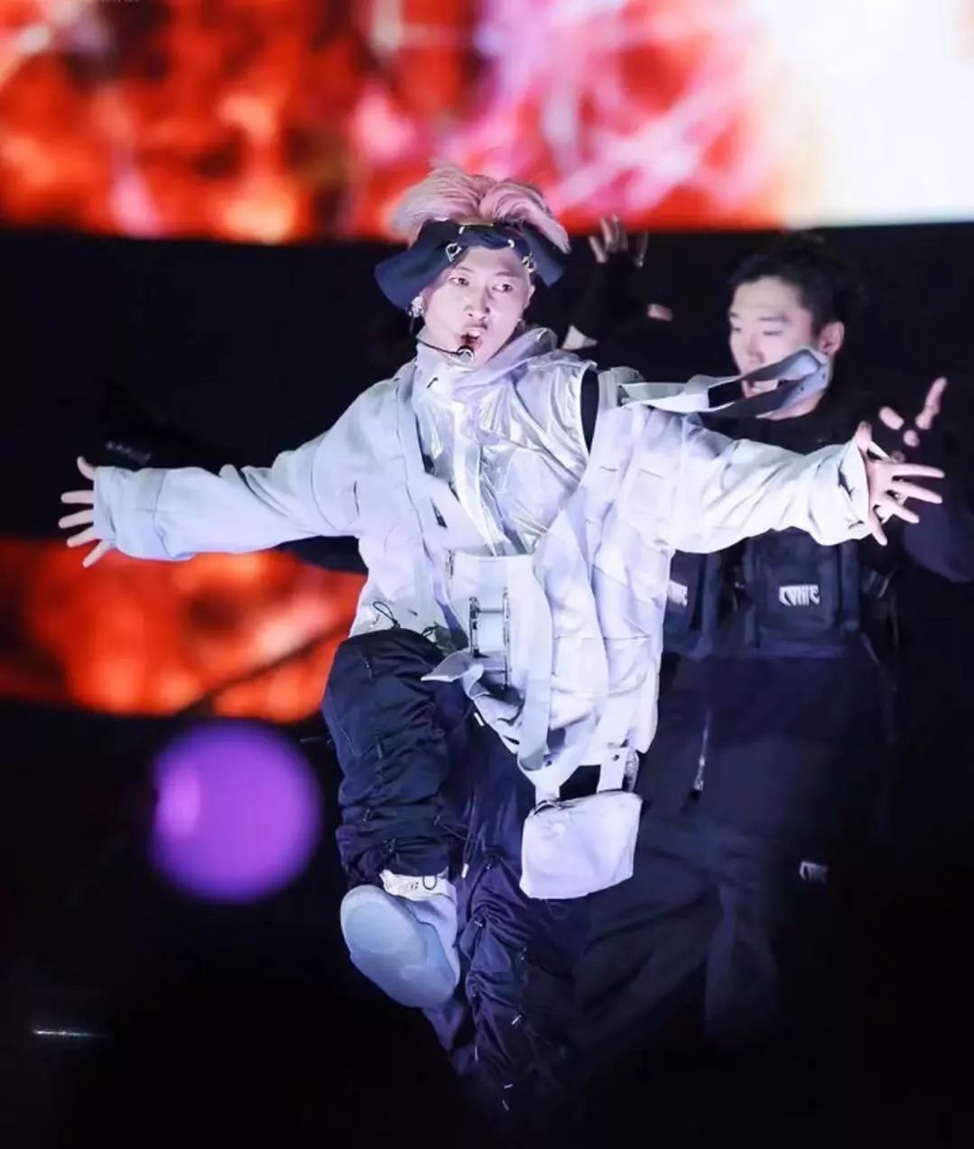 疯狂！多伦多有人花了100万加币买了100双最稀有的运动鞋...