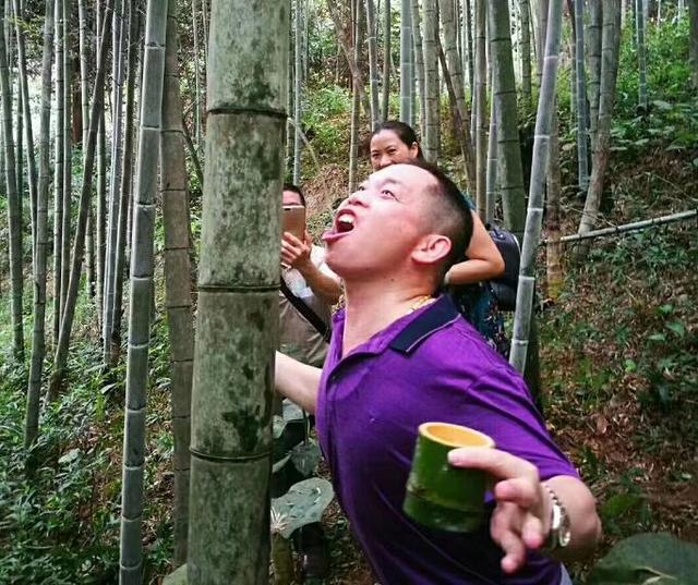 竹子酒里面的酒是怎么灌进竹子里的?卖酒的家伙坏得很