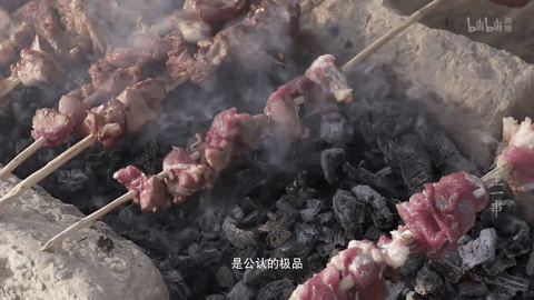 才发现吃了十多年的烤串都白吃了！走，带你见识真正的新疆烤串