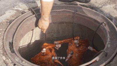 才发现吃了十多年的烤串都白吃了！走，带你见识真正的新疆烤串
