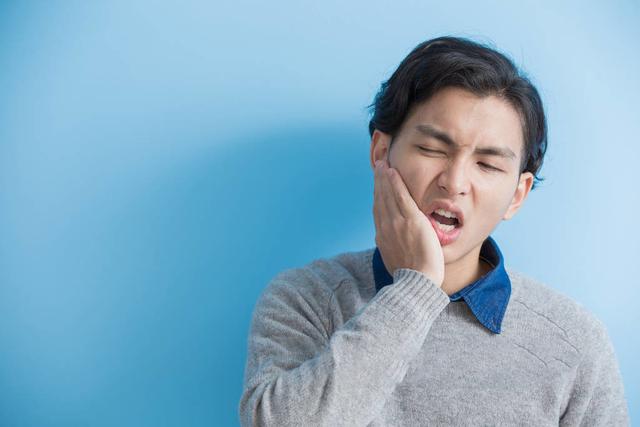 冬天刷牙用冷水还是热水丨刷牙常见的几个误区