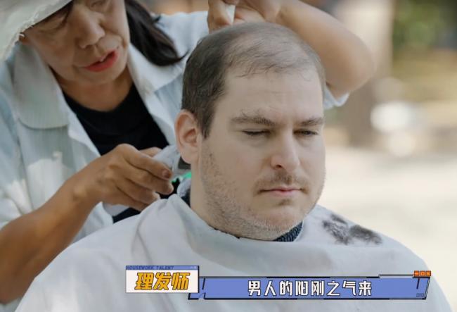 给中国女明星当老公，这个加拿大男人红了