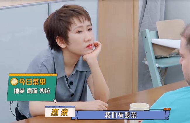 给中国女明星当老公，这个加拿大男人红了