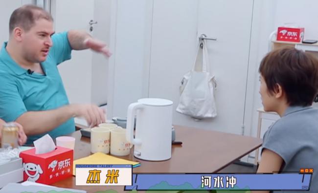 给中国女明星当老公，这个加拿大男人红了